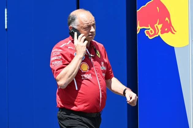 26 06 2025, xsvx, Motorsport FIA Formula 1, Austrian Grand Prix v l Team Principal Frederic Fred Vasseur Scuderia Ferrari phones cell phone smartphone FIA REGULATIONS PROHIBIT ANY USE OF PHOTOGRAPHS as IMAGE SEQUENCES and or QUASI VIDEO Zeltweg Spielberg