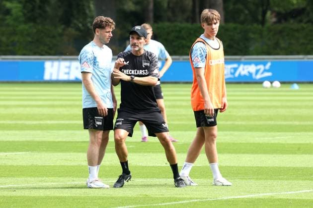 DEU, DFL, 2 FBL Hertha BSC, Training, 26 06 2025, Sportforum, Berlin, DEU, DFL, 2 FBL Hertha BSC, Training, im Bild Cheftrainer Stefan Leitl Hertha BSC Berlin , Leon Jensen Hertha BSC Berlin 66 DFL regulations prohibit any use of Photographs as image sequences and or quasi video nordphotoxGmbHx xEngler nph00076