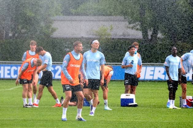 DEU, DFL, 2 FBL Hertha BSC, Training, 26 06 2025, Sportforum, Berlin, DEU, DFL, 2 FBL Hertha BSC, Training, im Bild Fabian Reese Hertha BSC Berlin 11 , Michael Cuisance Hertha BSC Berlin 27 , Wassersprenger DFL regulations prohibit any use of Photographs as image sequences and or quasi video nordphotoxGmbHx xEngler nph00076
