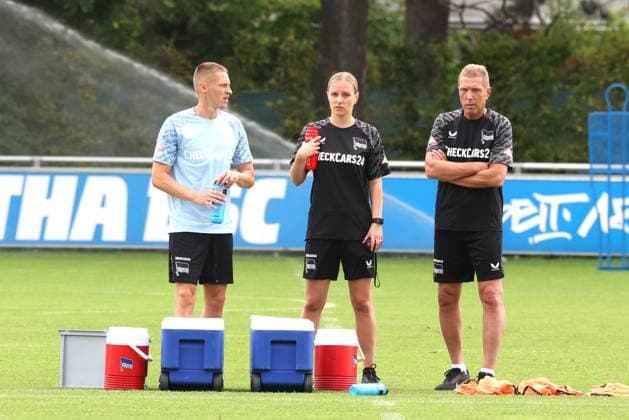 DEU, DFL, 2 FBL Hertha BSC, Training, 26 06 2025, Sportforum, Berlin, DEU, DFL, 2 FBL Hertha BSC, Training, im Bild Palko Dardai Hertha BSC Berlin 20 , Head Coach Stefan Leitl Hertha BSC Berlin , Psychologist DFL regulations prohibit any use of Photographs as image sequences and or quasi video nordphotoxGmbHx xEngler nph00076