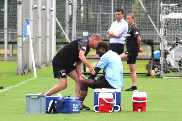 DEU, DFL, 2 FBL Hertha BSC, Training, 26 06 2025, Sportforum, Berlin, DEU, DFL, 2 FBL Hertha BSC, Training, im Bild Deyovaisio Zeefuik Hertha BSC Berlin 42 violates DFL regulations prohibit any use of Photographs as image sequences and or quasi video nordphotoxGmbHx xEngler nph00076