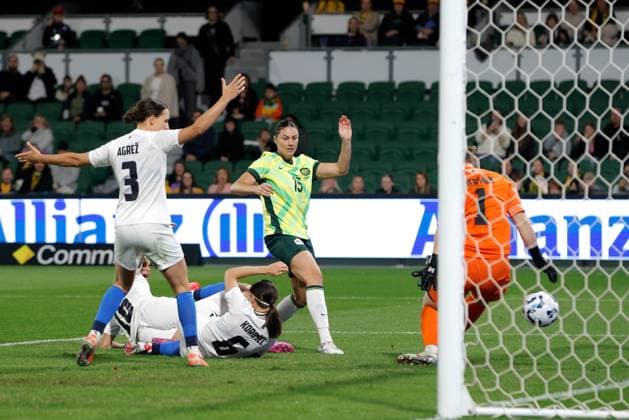 SOCCER AUSTRALIA SLOVENIA, Emily Gielnik of Australia scores a goal during the Women s friendly soccer match between Australia and Slovenia at HBF Park in Perth, Thursday, June 26, 2025. ( NO ARCHIVING Perth Western Australia Australia  Copyright: xRichardxWainwrightx 20250626171356478160