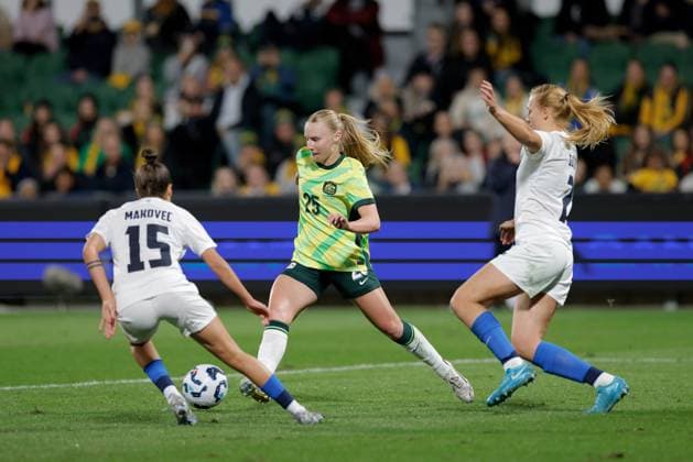 SOCCER AUSTRALIA SLOVENIA, Holly McNamara of Australia takers on Sara Makovec of Slovenia during the Women s friendly soccer match between Australia and Slovenia at HBF Park in Perth, Thursday, June 26, 2025. ( NO ARCHIVING Perth Western Australia Australia  Copyright: xRichardxWainwrightx 20250626137710954309