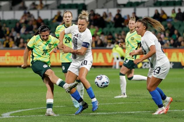 SOCCER AUSTRALIA SLOVENIA, Alex Chidiac of of Australia has a shot on goal during the Women s friendly soccer match between Australia and Slovenia at HBF Park in Perth, Thursday, June 26, 2025. ( NO ARCHIVING Perth Western Australia Australia  Copyright: xRichardxWainwrightx 20250626114610157903