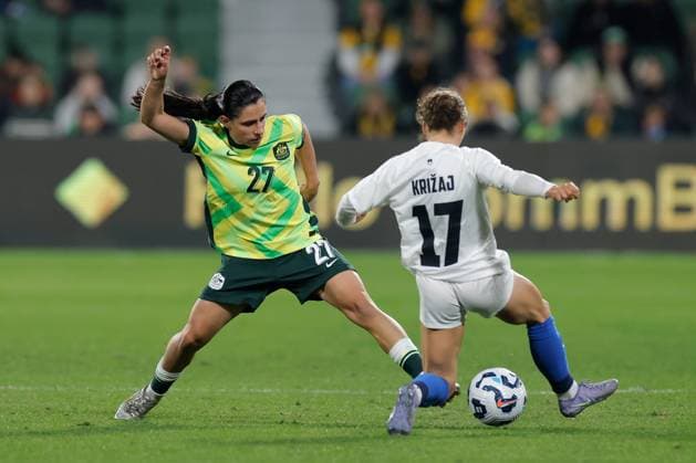 SOCCER AUSTRALIA SLOVENIA, Alex Chidiac of of Australia compete for the ball Izabela Krizaj of Slovenia during the Women s friendly soccer match between Australia and Slovenia at HBF Park in Perth, Thursday, June 26, 2025. ( NO ARCHIVING Perth Western Australia Australia  Copyright: xRichardxWainwrightx 20250626191911729206