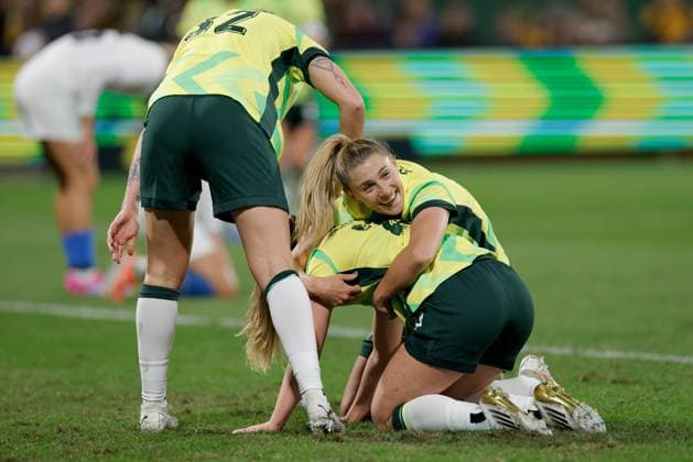 SOCCER AUSTRALIA SLOVENIA, Holly McNamara of Australia is congratulated by Remy Siemsen after scoring a goal during the Women s friendly soccer match between Australia and Slovenia at HBF Park in Perth, Thursday, June 26, 2025. ( NO ARCHIVING Perth Western Australia Australia  Copyright: xRichardxWainwrightx 20250626195412525787