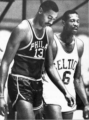 NBA, Basketball Herren, USA Greats Bill Russell and Wilt Chamberlain Exhibition Game October 14, 1959, Minneapolis, Minnesota, USA: NBA Philadelphia Warriors WILT CHAMBERLAIN, left, and Boston Celtic s BILL RUSSELL, right, during an exhibition game played at the Minneapolis Armory. Copyright: xPaulxSiegel Tribunex