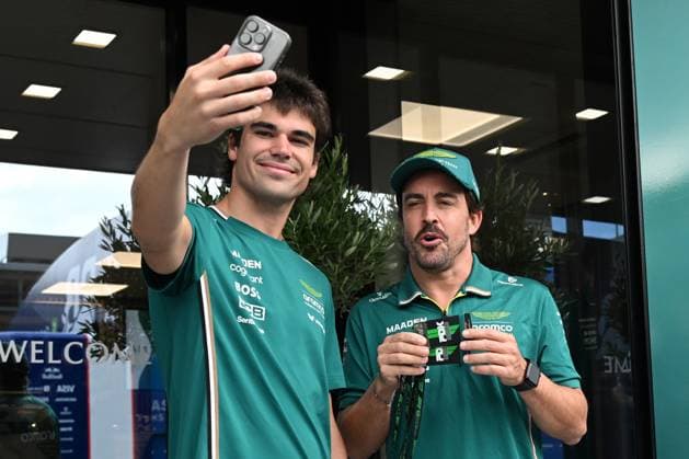 26 06 2025, xsvx, Motorsport FIA Formula 1, Austrian Grand Prix v l Lance Stroll Aston Martin starting number 18 and Fernando Alonso Aston Martin starting number 14 Aramco FIA REGULATIONS PROHIBIT ANY USE OF PHOTOGRAPHS as IMAGE SEQUENCES and or QUASI VIDEO Zeltweg Spielberg