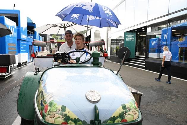26 06 2025, xsvx, Motorsport FIA Formula 1, Austrian Grand Prix v l Liam Lawson Racing Bulls starting number 30 sits on a tractor FIA REGULATIONS PROHIBIT ANY USE OF PHOTOGRAPHS as IMAGE SEQUENCES and or QUASI VIDEO Zeltweg Spielberg