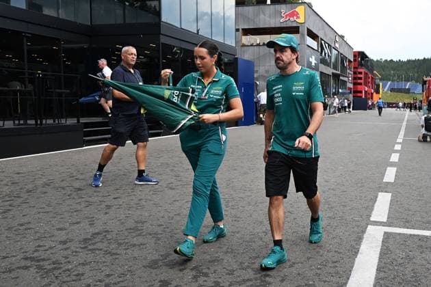 26 06 2025, xsvx, Motorsport FIA Formula 1, Austrian Grand Prix v l Fernando Alonso Aston Martin starting number 14 FIA REGULATIONS PROHIBIT ANY USE OF PHOTOGRAPHS as IMAGE SEQUENCES and or QUASI VIDEO Zeltweg Spielberg