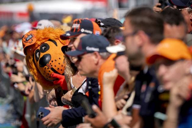 SPIELBERG - Max Verstappen fans in the pit lane at the Red Bull Ring race track ahead of the Grand Prix of Austria. ANP SANDER KING xVIxANPxSportx xxANPxIVx 530528124 originalFilename: 530528124.jpg