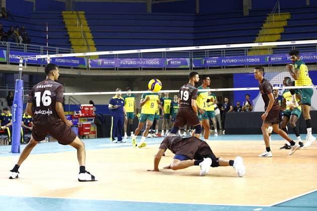 RECORD DATE NOT STATED Match between brazil and venezuela Betim (MG), 06 25 2025 - Men s volleyball Brazil national team, Nationalteam x Venezuela national team - Venezuela s successful defense during the 2nd match of the single phase of the men s volleyball Copa America - held at the Divino Braga gym, this Wednesday (25). Minas Gerais Brasil Copyright: xEvandroxOliveirax