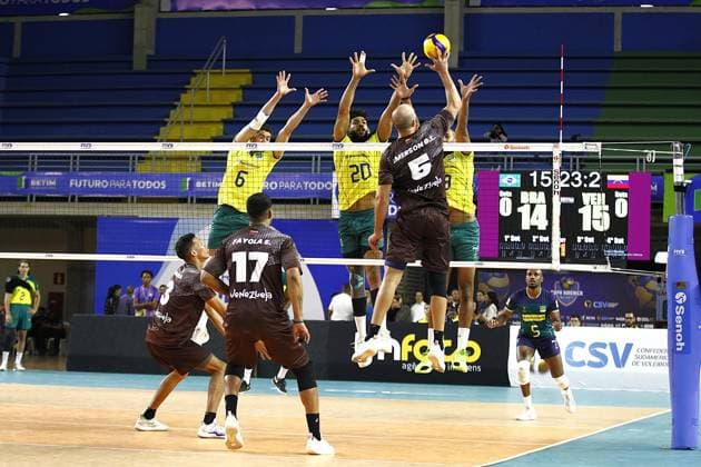 RECORD DATE NOT STATED Match between brazil and venezuela Betim (MG), 06 25 2025 - Men s volleyball Brazil national team, Nationalteam x Venezuela national team - Venezuela s attack and Brazil s block during the 2nd match of the single phase of the men s volleyball Copa America - held at the Divino Braga gym, this Wednesday (25). Minas Gerais Brasil Copyright: xEvandroxOliveirax