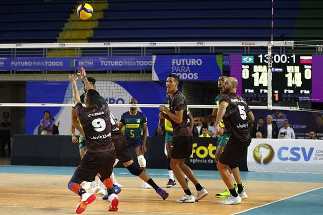 RECORD DATE NOT STATED Match between brazil and venezuela Betim (MG), 06 25 2025 - Men s volleyball Brazil national team, Nationalteam x Venezuela national team - Venezuela s defense during the 2nd match of the single phase of the men s volleyball Copa America - held at the Divino Braga gym, this Wednesday (25). Minas Gerais Brasil Copyright: xEvandroxOliveirax