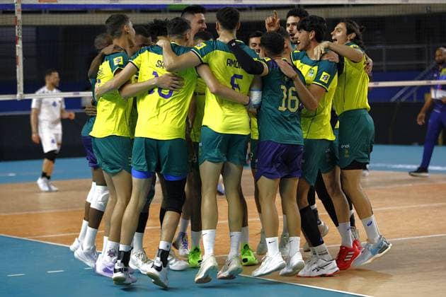 RECORD DATE NOT STATED Match between brazil and venezuela Betim (MG), 06 25 2025 - Men s volleyball Brazil national team, Nationalteam x Venezuela national team - Brazilian players celebrate victory in the 2nd match of the single phase of the men s volleyball Copa America - held at the Divino Braga gym, this Wednesday (25). Minas Gerais Brasil Copyright: xEvandroxOliveirax