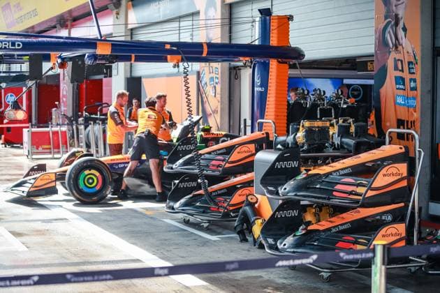 FORMULA 1 - GP of Austria 2025 SPIELBERG,AUSTRIA,26.JUN.25 - MOTORSPORTS, FORMULA 1 - Grand Prix of Austria, Red Bull Ring, preview. Image shows the Mclaren pit.  GEPAxpictures xManuelxBinder