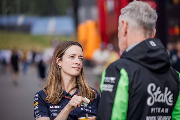 FORMULA 1 - GP of Austria 2025 SPIELBERG,AUSTRIA,26.JUN.25 - MOTORSPORTS, FORMULA 1 - Grand Prix of Austria, Red Bull Ring, preview. Image shows team principal Jonathan Weatley (Sauber) and principal strategy engineer Hannah Schmitz (Red Bull Racing).  GEPAxpictures xMatthiasxTrinkl