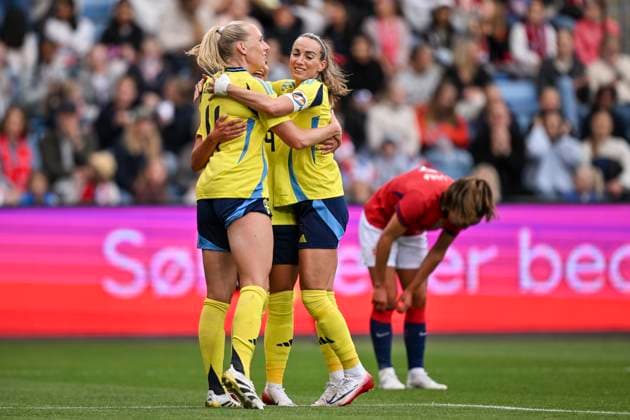 MALMÖ, SWEDEN 20250626 Swedens Stina Blackstenius 11 cheers with Kosovare Asllani after scoring 0-1 during the womens international soccer match between Norway and Sweden at Ulleval Stadium in Oslo MALMÖ SWEDEN x9200x  Copyright: xBjörnxLarssonxRosvall TTx LANDSKAMP NORGE-SVERIGE