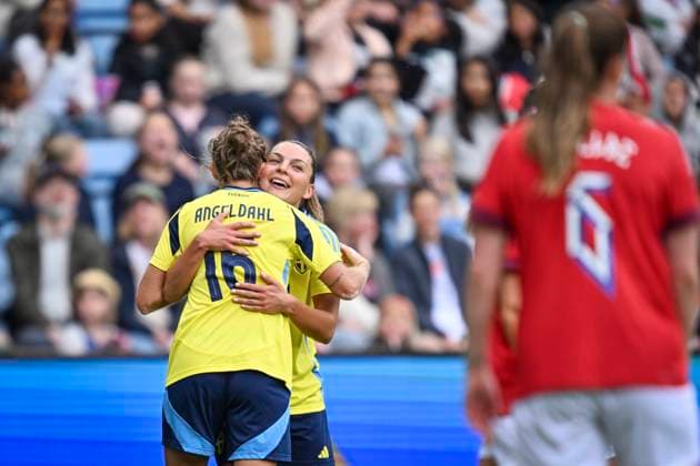 MALMÖ, SWEDEN 20250626 Swedens Filippa Angeldahl cheers with Johanna Rytting Kaneryd after scoring 0 2 during the womens international soccer match between Norway and Sweden at Ulleval Stadium in Oslo MALMÖ SWEDEN x9200x  Copyright: xBjörnxLarssonxRosvall TTx LANDSKAMP NORGE-SVERIGE
