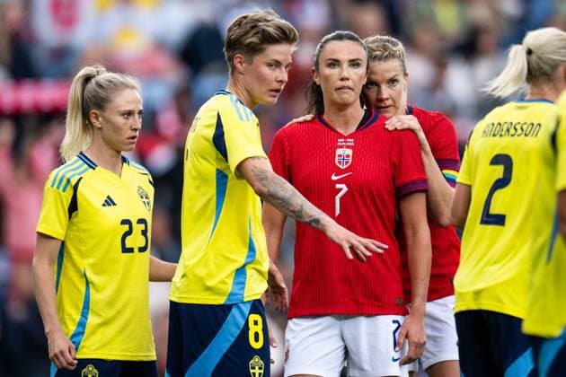 250626 Rebecka Blomqvist and Lina Hurtig of Sweden against Ingrid Syrstad Engen and Ada Hegerberg of Norway during the international friendly football match between Norway and Sweden on June 26, 2025 in Oslo Photo Jon Olav Nesvold BILDBYRAN COP 217 VG0773 bbeng fotboll football soccer fotball träningslandskamp privatlandskamp landskamp international friendly norge norway sweden sverige dam  Copyright: JONxOLAVxNESVOLD BB250626JE079