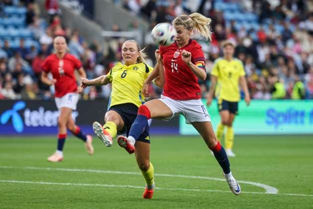 Womens international football match Norway Sweden Oslo 20250626 Swedens Magdalena Eriksson and Norways Ada Stolsmo Hegerberg during the womens international football match between Norway and Sweden at Ullevaal Stadium Photo Geir Olsen NTB Oslo Norway EDITORIAL USE ONLY RESTRICTED USE FOR BETTING COMPANIES  Copyright: xGeirxOlsenx xNTBx