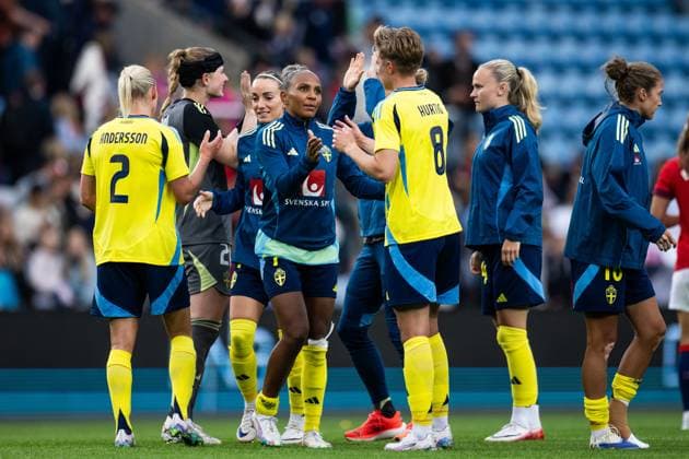 250626 Madelen Janogy and Lina Hurtig of Sweden after the international friendly football match between Norway and Sweden on June 26, 2025 in Oslo Photo Jon Olav Nesvold BILDBYRAN COP 217 VG0773 bbeng fotboll football soccer fotball träningslandskamp privatlandskamp landskamp international friendly norge norway sweden sverige dam  Copyright: JONxOLAVxNESVOLD BB250626JE088