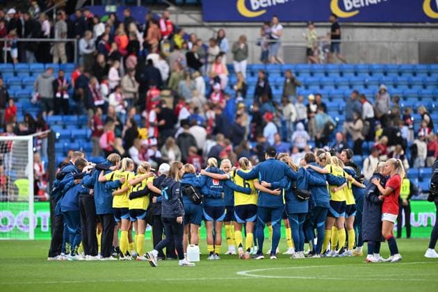 OSLO, NORWAY 20250626 The Swedish squad gathers after the victory in the womens international soccer match between Norway and Sweden at Ulleval Stadium in Oslo OSLO NORWAY x9200x  Copyright: xBjörnxLarssonxRosvall TTx LANDSKAMP NORGE-SVERIGE