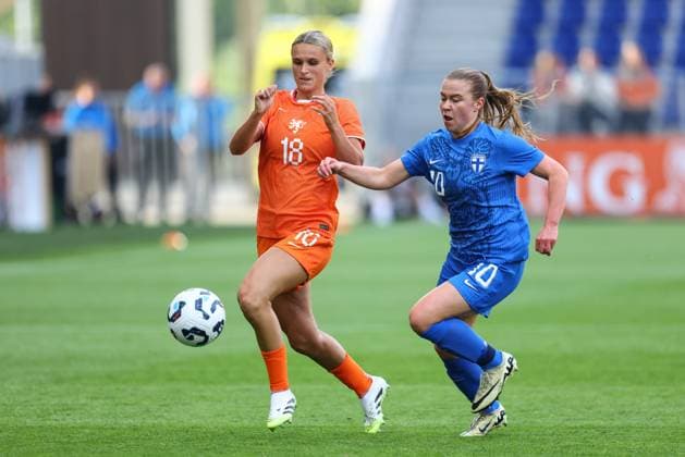 LEEUWARDEN , 26-06-2025 , Kooi Stadium , season 2025 2026 , friendly football , Netherlands - Finland (women), (L-R) Netherlands player Kerstin Casparij, Finland player Emmi Siren Netherlands - Finland (women)  x29903658x Copyright: