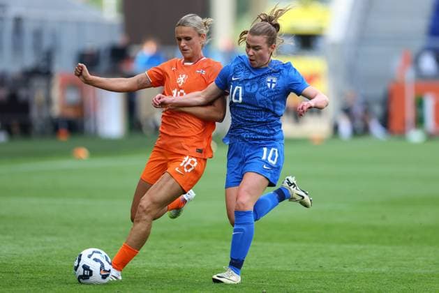 LEEUWARDEN , 26-06-2025 , Kooi Stadium , season 2025 2026 , friendly football , Netherlands - Finland (women), (L-R) Netherlands player Kerstin Casparij, Finland player Emmi Siren Netherlands - Finland (women)  x29903661x Copyright: