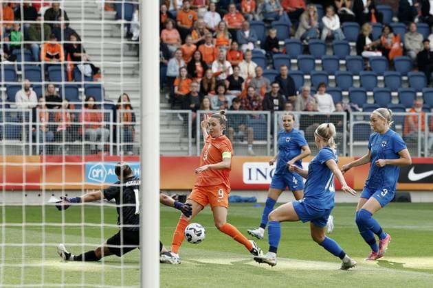 LEEUWARDEN - (l-r) Finland women goalkeeper Anna Koivunen, Vivianne Miedema of Holland women, Ria Oling of Finland women, Emmi Siren of Finland women during the European Championship, EM, Europameisterschaft practice match between the Netherlands and Finland at SC Cambuur stadium on June 26, 2025 in Leeuwarden, Netherlands. ANP ROBIN VAN LONKHUIJSEN xVIxANPxSportx xxANPxIVx 530537325 originalFilename: 530537325.jpg
