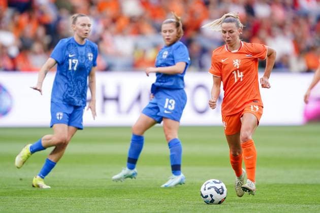 2025-06-26 Netherlands v Finland - Women s International Friendly, Länderspiel, Nationalmannschaft Match KOOI STADION, NETHERLANDS - JUNE 26: Jackie Groenen of the Netherlands runs with the ball during the Women s International Friendly Match match between Netherlands and Finland at Leeuwarden on June 26, 2025 in Kooi Stadion, Netherlands. Kooi Stadion Leeuwarden Netherlands Content not available for redistribution in The Netherlands directly or indirectly through any third parties. Copyright: xAndrexWeeningx