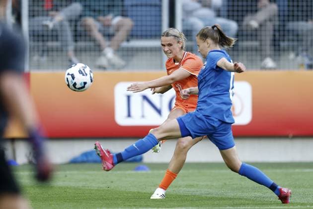 LEEUWARDEN - (l-r) Kerstin Casparij of Holland women , Katariina Kosola of Finland women during the European Championship, EM, Europameisterschaft practice match between the Netherlands and Finland at the SC Cambuur stadium on June 26, 2025 in Leeuwarden, Netherlands. ANP ROBIN VAN LONKHUIJSEN xVIxANPxSportx xxANPxIVx 530538229 originalFilename: 530538229.jpg
