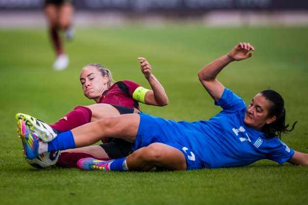 Belgium Red Flames vs Greece - Friendly international MOLENBEEK, BELGIUM - JUNE 26 : Wullaert Tessa forward of Belgium fights for the ball with a playr of Greece pictured during the International Friendly, Länderspiel, Nationalmannschaft game between Belgium and Greece. The last match before leaving to the European Championships. on June 26, 2025 in Molenbeek, Belgium, 26 06 2025 ( Photo Gregory Van Gansen Photonews ) Molenbeek Belgium  Copyright: xGvgx