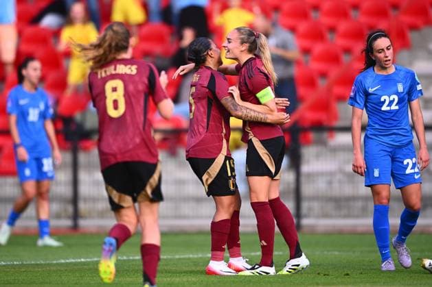 Belgium Red Flames vs Greece - Friendly international MOLENBEEK, BELGIUM - JUNE 26 : Wullaert Tessa forward of Belgium celebrates scoring a goal with teammates pictured during the International Friendly, Länderspiel, Nationalmannschaft game between Belgium and Greece. The last match before leaving to the European Championships. on June 26, 2025 in Molenbeek, Belgium, 26 06 2025 ( Photo Gregory Van Gansen Photonews ) Molenbeek Belgium  Copyright: xGvgx