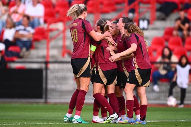 Belgium Red Flames vs Greece - Friendly international MOLENBEEK, BELGIUM - JUNE 26 : Wullaert Tessa forward of Belgium celebrates scoring a goal with teammates pictured during the International Friendly, Länderspiel, Nationalmannschaft game between Belgium and Greece. The last match before leaving to the European Championships. on June 26, 2025 in Molenbeek, Belgium, 26 06 2025 ( Photo Gregory Van Gansen Photonews ) Molenbeek Belgium  Copyright: xGvgx
