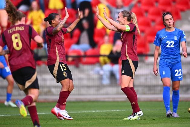 Belgium Red Flames vs Greece - Friendly international MOLENBEEK, BELGIUM - JUNE 26 : Wullaert Tessa forward of Belgium celebrates scoring a goal with teammates pictured during the International Friendly, Länderspiel, Nationalmannschaft game between Belgium and Greece. The last match before leaving to the European Championships. on June 26, 2025 in Molenbeek, Belgium, 26 06 2025 ( Photo Gregory Van Gansen Photonews ) Molenbeek Belgium  Copyright: xGvgx