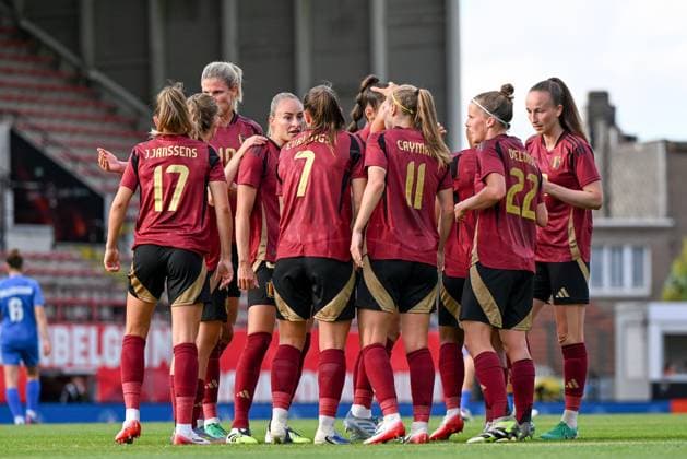 250626 BELGIUM VS GREECE Tessa Wullaert (9) of Belgium celebrates with her teammates after scoring the 1-0 goal during a friendly game between the national teams of Belgium, called the Red Flames, and Greece ahead of the European Championship, EM, Europameisterschaft in Switzerland 2025, on Thursday 26 June 2025 in Molenbeek , Belgium . PHOTO SPORTPIX David Catry Molenbeek Brussels Belgium  Copyright: xSportpix.bex xDavidxCatryxDavidxCatryx