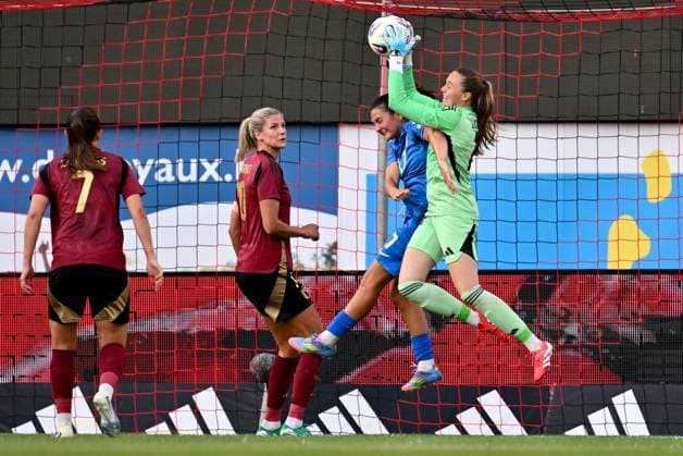 250626 BELGIUM VS GREECE goalkeeper Lisa Lichtfus (21) of Belgium pictured during a friendly game between the national teams of Belgium, called the Red Flames, and Greece ahead of the European Championship, EM, Europameisterschaft in Switzerland 2025, on Thursday 26 June 2025 in Molenbeek , Belgium . PHOTO SPORTPIX David Catry Molenbeek Brussels Belgium  Copyright: xSportpix.bex xDavidxCatryxDavidxCatryx