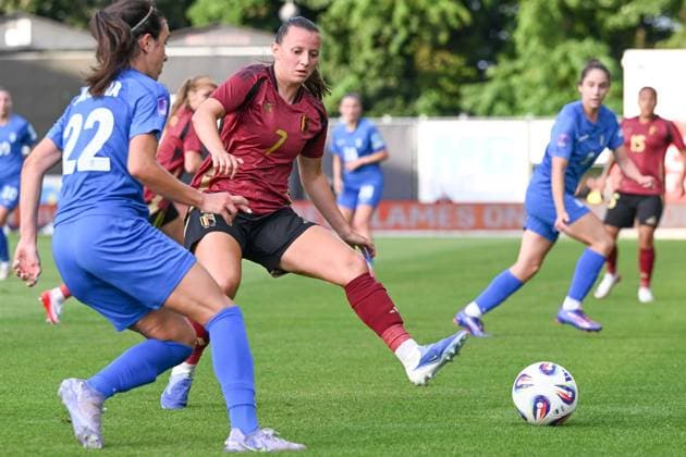 250626 BELGIUM VS GREECE Hannah Eurlings (7) of Belgium pictured during a friendly game between the national teams of Belgium, called the Red Flames, and Greece ahead of the European Championship, EM, Europameisterschaft in Switzerland 2025, on Thursday 26 June 2025 in Molenbeek , Belgium . PHOTO SPORTPIX David Catry Molenbeek Brussels Belgium  Copyright: xSportpix.bex xDavidxCatryxDavidxCatryx