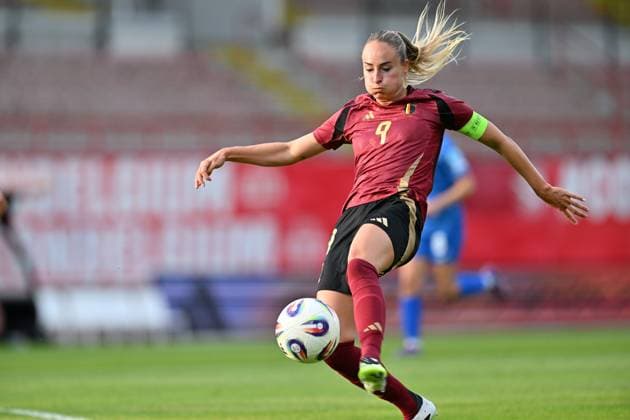 250626 BELGIUM VS GREECE Tessa Wullaert (9) of Belgium scores the 1-0 goal during a friendly game between the national teams of Belgium, called the Red Flames, and Greece ahead of the European Championship, EM, Europameisterschaft in Switzerland 2025, on Thursday 26 June 2025 in Molenbeek , Belgium . PHOTO SPORTPIX David Catry Molenbeek Brussels Belgium  Copyright: xSportpix.bex xDavidxCatryxDavidxCatryx