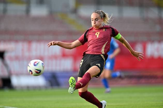 250626 BELGIUM VS GREECE Tessa Wullaert (9) of Belgium scores the 1-0 goal during a friendly game between the national teams of Belgium, called the Red Flames, and Greece ahead of the European Championship, EM, Europameisterschaft in Switzerland 2025, on Thursday 26 June 2025 in Molenbeek , Belgium . PHOTO SPORTPIX David Catry Molenbeek Brussels Belgium  Copyright: xSportpix.bex xDavidxCatryxDavidxCatryx