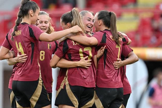 250626 BELGIUM VS GREECE Jill Janssens (17) of Belgium celebrates with Tessa Wullaert (9) of Belgium after scoring the 2-0 goal during a friendly game between the national teams of Belgium, called the Red Flames, and Greece ahead of the European Championship, EM, Europameisterschaft in Switzerland 2025, on Thursday 26 June 2025 in Molenbeek , Belgium . PHOTO SPORTPIX David Catry Molenbeek Brussels Belgium  Copyright: xSportpix.bex xDavidxCatryxDavidxCatryx