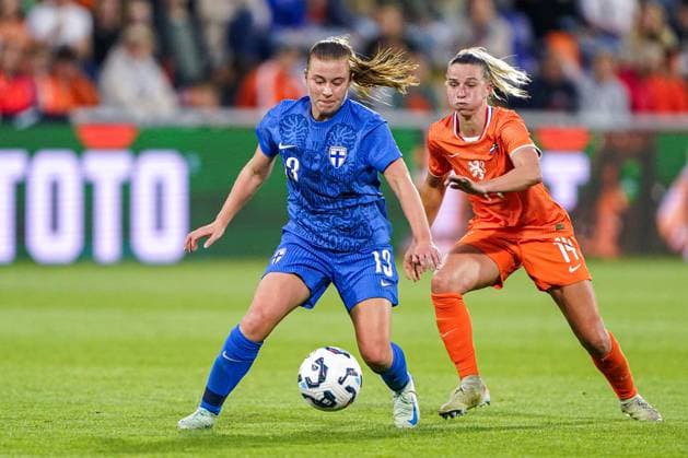 2025-06-26 Netherlands v Finland - Women s International Friendly, Länderspiel, Nationalmannschaft Match KOOI STADION, NETHERLANDS - JUNE 26: Oona Siren of Finland battles for possession with Jackie Groenen of the Netherlands during the Women s International Friendly Match match between Netherlands and Finland at Leeuwarden on June 26, 2025 in Kooi Stadion, Netherlands. Kooi Stadion Leeuwarden Netherlands Content not available for redistribution in The Netherlands directly or indirectly through any third parties. Copyright: xAndrexWeeningx