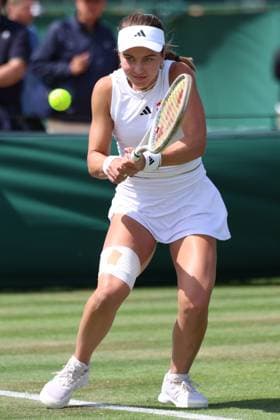 TENIS WIMBLEDON 2025 LONDYN 260625 N Z IVA JOVIC Z USA W MECZU TRZECIEJ RUNDY KWALIFIKACJI PRZECIWKO KATARZYNA KAWA MARCIN CHOLEWINSKI NEWSPIX.PL TENNIS WIMBLEDON 2025 LONDON 26062025 IVA JOVIC OF USA DURING THE MATCH AGAINST KATARZYNA KAWA IN THE THIRD ROUND OF QUALIFICATION NEWSPIX.PL --- newspix.pl 