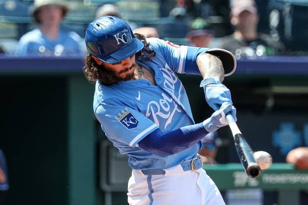 June 26, 2025: Kansas City Royals second baseman Jonathan India (6) hits a single against the Tampa Bay Rays during the ninth inning at Kauffman Stadium in Kansas City, MO. CSM Kansas City United States of America - ZUMAc04_ 20250626_zma_c04_036 Copyright: xDavidxSmithx