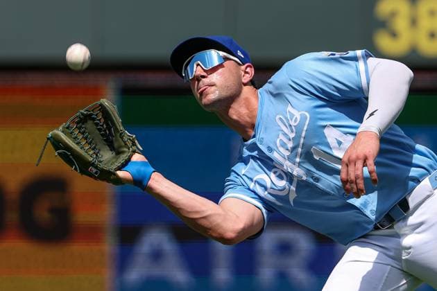 Sport Themen der Woche KW26 Sport Bilder des Tages June 26, 2025: Kansas City Royals right fielder Jac Caglianone (14) catches a fly ball for an out onTampa Bay Rays shortstop Taylor Walls (6) during the ninth inning at Kauffman Stadium in Kansas City, MO. CSM Kansas City United States of America - ZUMAc04_ 20250626_zma_c04_038 Copyright: xDavidxSmithx