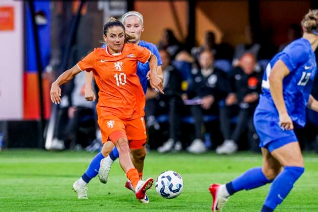 Danielle van de Donk of the Netherlands passes the ball under pressure Netherlands v Finland, , Netherlands v Finland, Kooi Stadion, June 26, 2025, Leeuwarden, Netherlands.