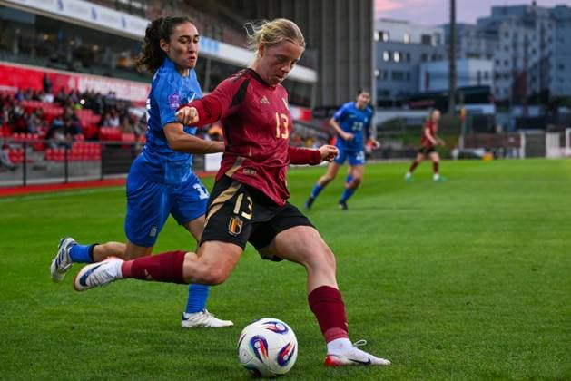250626 BELGIUM VS GREECE Elena Dhont (13) of Belgium pictured during a friendly game between the national teams of Belgium, called the Red Flames, and Greece ahead of the European Championship, EM, Europameisterschaft in Switzerland 2025, on Thursday 26 June 2025 in Molenbeek , Belgium . PHOTO SPORTPIX David Catry Molenbeek Brussels Belgium  Copyright: xSportpix.bex xDavidxCatryxDavidxCatryx