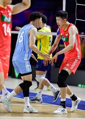 (250627) -- CHICAGO, June 27, 2025 -- China s Qu Zongshuai (L) and Wen Zihua celebrate scoring during the Pool 5 match between China and Brazil at the Men s Volleyball Nations League (VNL) 2025 in Chicago, the United States, June 26, 2025. (Photo by Xinhua) (SP)U.S.-CHICAGO-VOLLEYBALL-NATIONS LEAGUE-MEN-CHINA VS BRAZIL JoelxLerner 