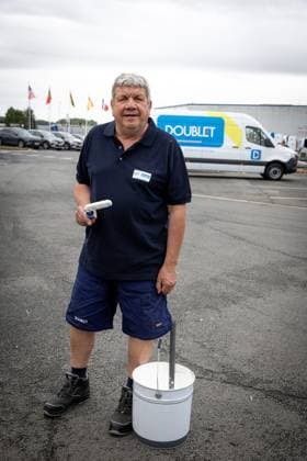 TOUR DE FRANCE 2025 - L EFFACEUR DU TOUR DE DOUBLET PHOTOPQR VOIX DU NORD PASCAL BONNIERE ; 27 06 2025 ; AVELIN 27.06.2025 Patrick Dancoisne, l effaceur du tour de France de la societe Doublet. Transformation de dessin ou des messages politique . Photo Pascal Bonniere La voix Du Nord- French cycling race Tour de France 2025 takes place from th to 27th july 2025 Patrick Dancoisne, the eraser of the Tour de France from the Doublet company. Transformation of drawings or political messages HAUTS DE FRANCE France  Copyright: xPHOTOPQR VOIXxDUxNORD MAXPPPxPASCALxBONNIEREx 20250627VDN9300 20250627VDN9300